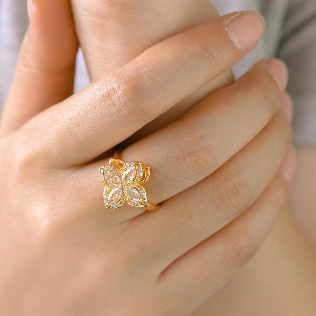 Women's Four-Leaf Clover Rotating Zircon Ring - Elegant Style
