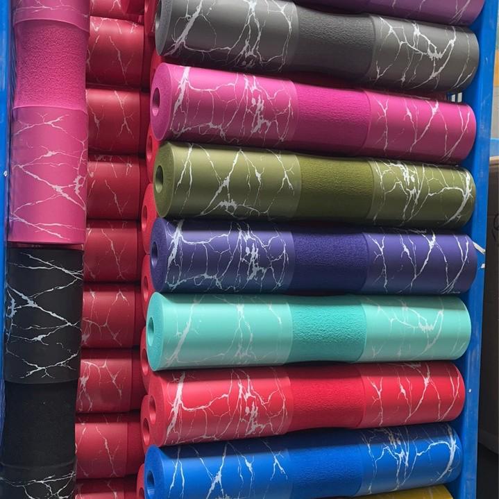 

Штанга с мраморным узором для ягодичного мостика и накладка на плечи Gray Marble