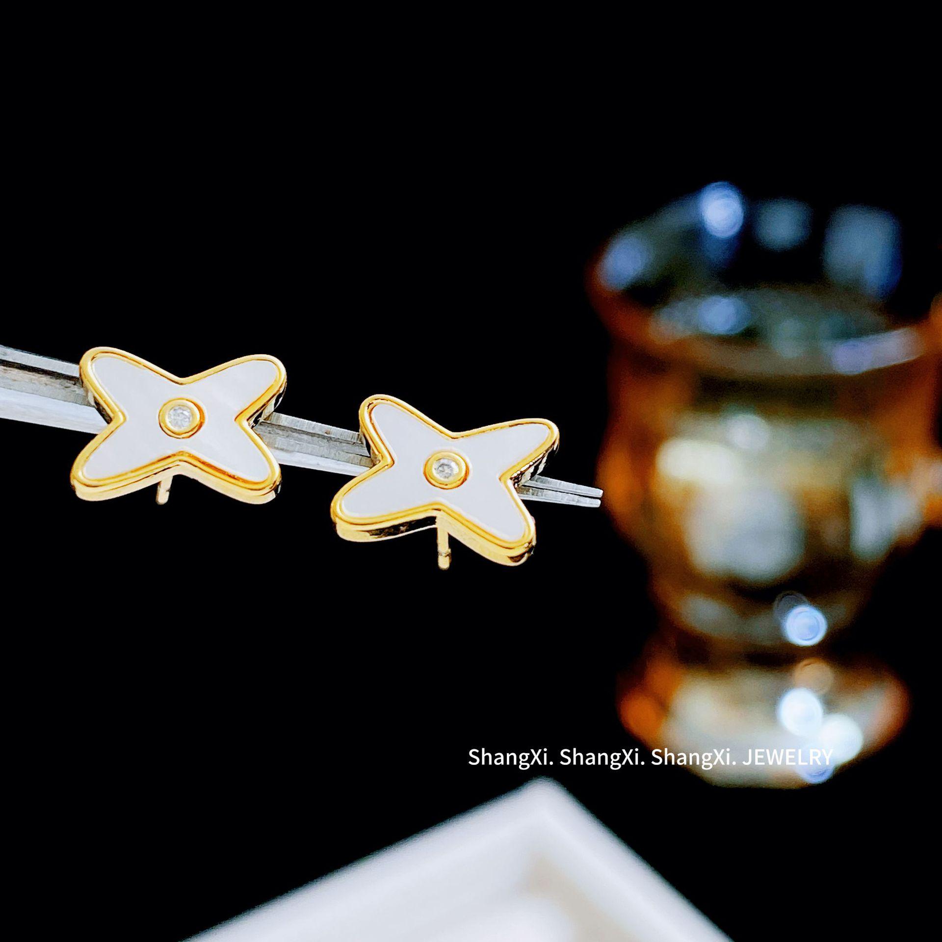 Bersalia Fashion Luxury Shell & Diamond Earrings for Women - S925 Silver Needle Simple Design.