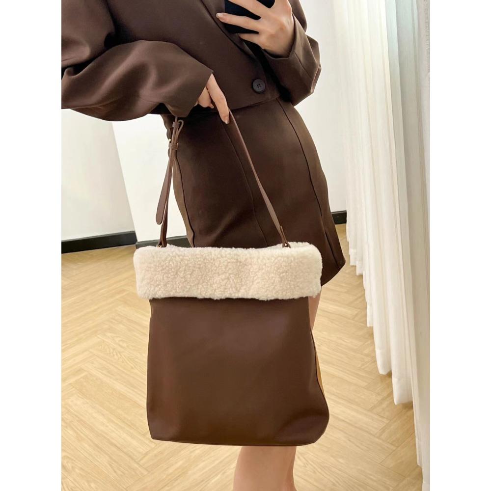 Autumn and Winter New Imitation Lamb Plush Bag Women's 2023 New Large-capacity Niche Single Shoulder Crossbody Commuter Bucket Bag