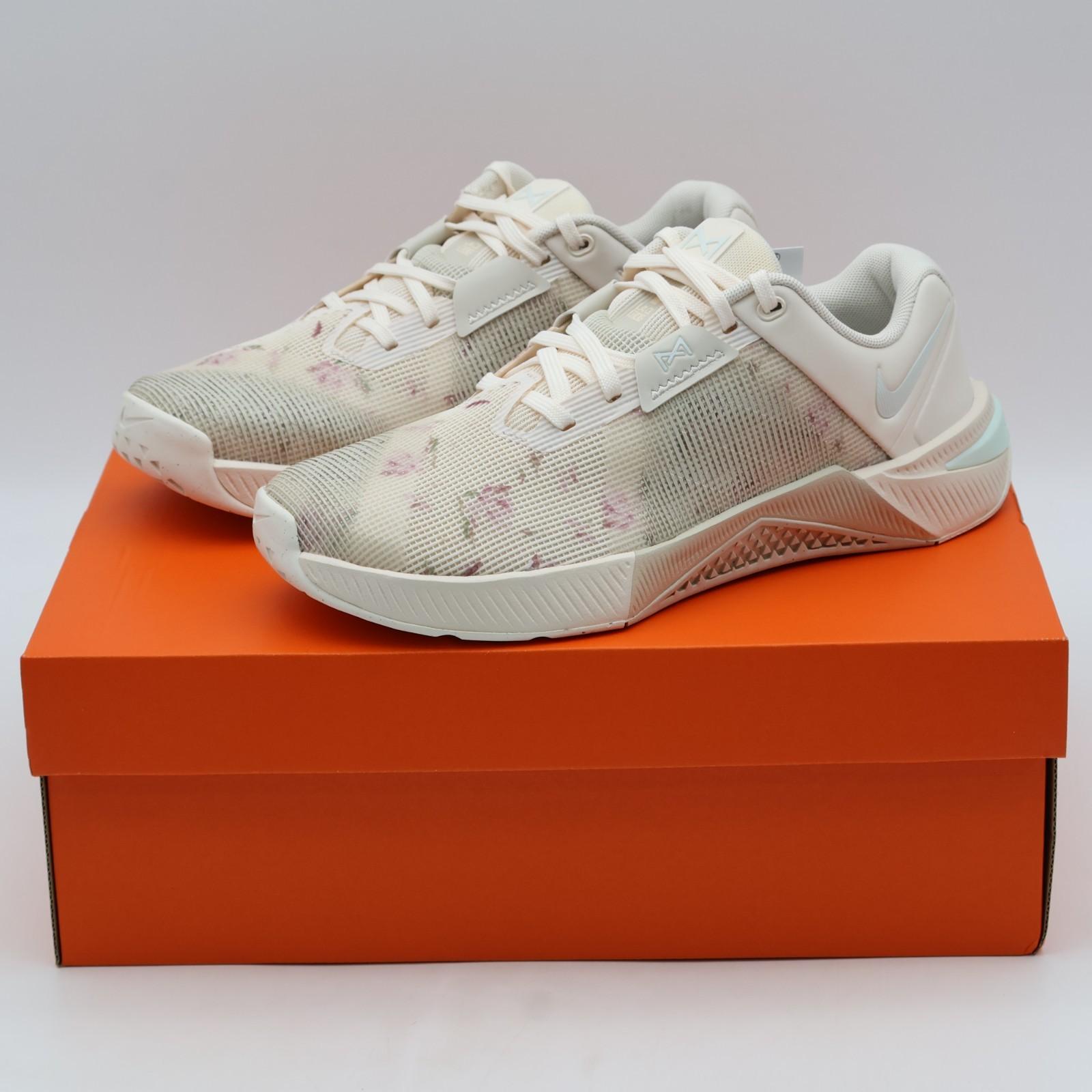 IB6544-100 Nike Metcon 10 SE Chalk Light Orewood Brown Light Silver (Women s) 5W