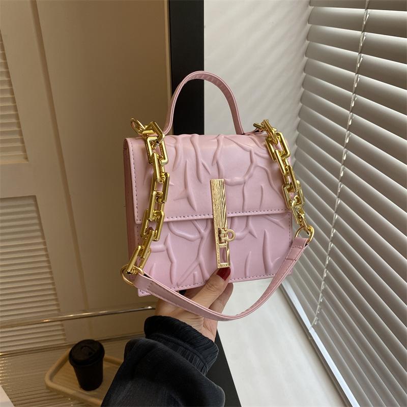 

Beautiful chain small square bag new embossed bag women s fashion simple shoulder bag casual commuter armpit bag women s bag розовый