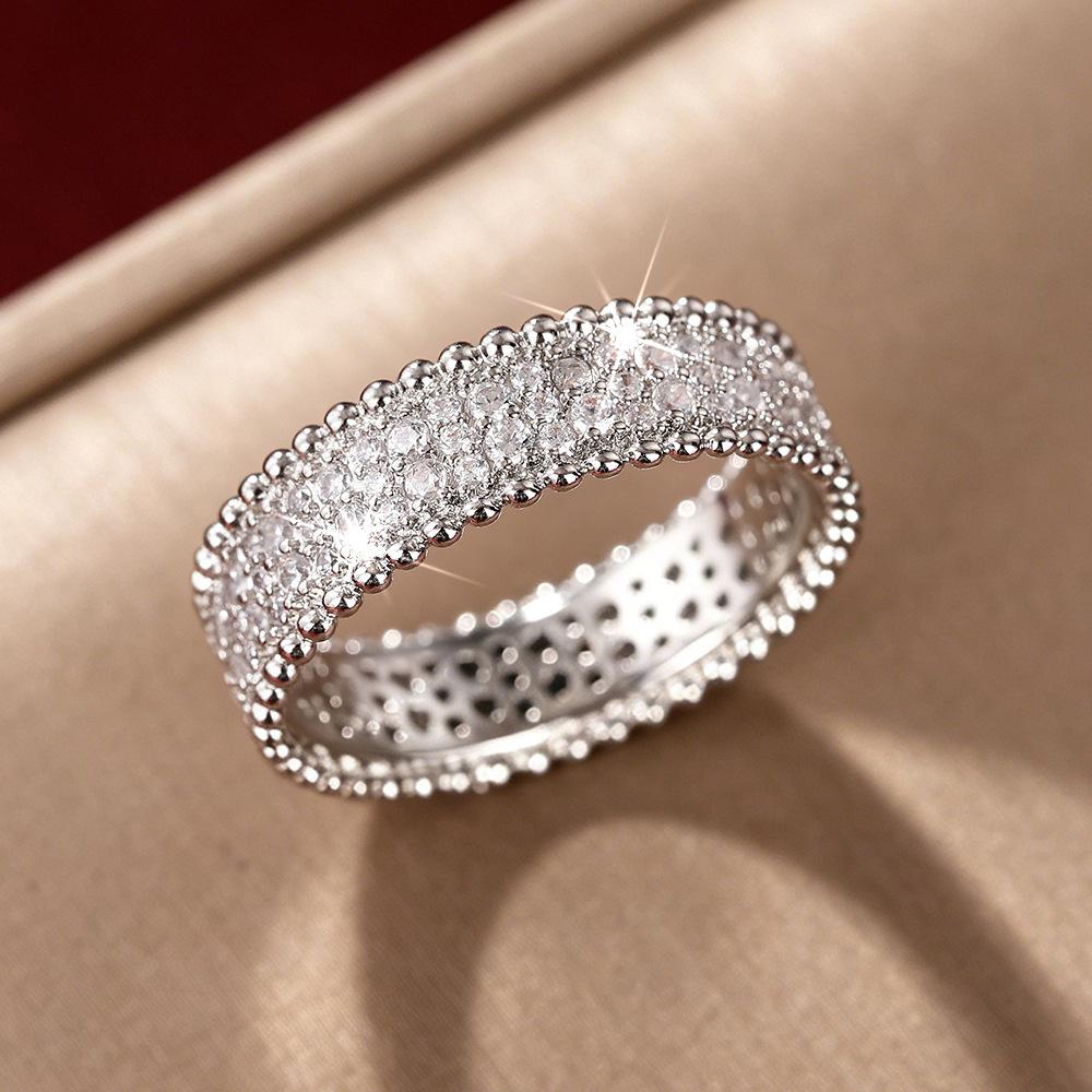 Light Luxury Staggered Zircon Ring for Women, Daily Commuting European and American Style Jewelry, the Ring Is Super Popular