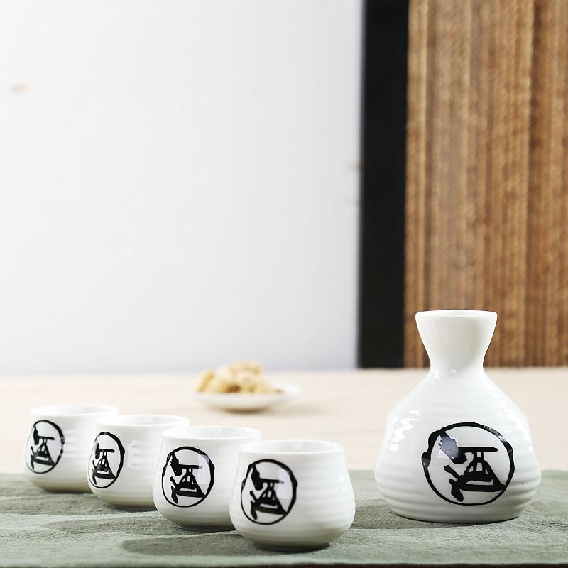 Japanese Style Sake Set Creative Ceramic Wine Set One Pot Four Cups Soju Bottle Cup for Restaurant Household Bar Accessories New