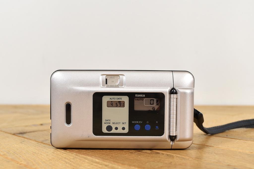 Konica Big Mini 35mm Film Camera Japan For Parts Repair Power On Shutter NG