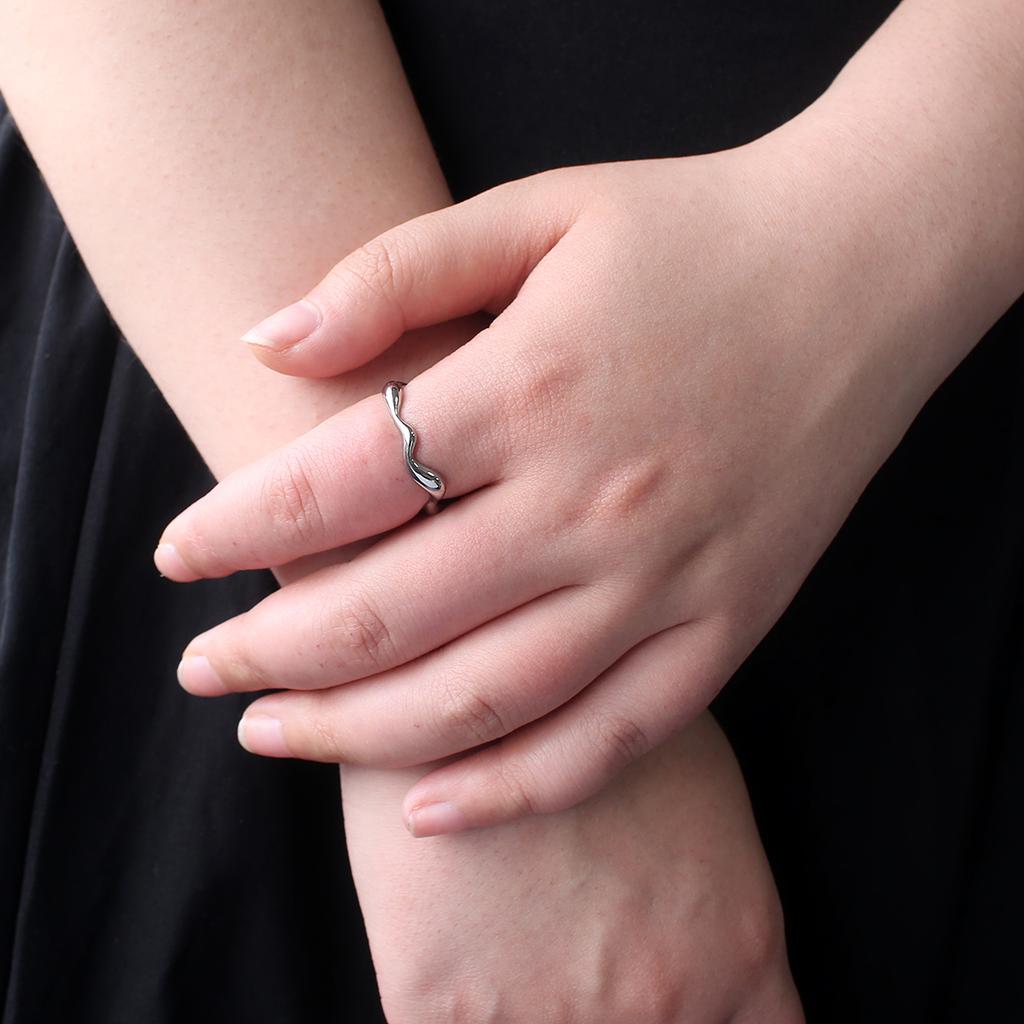 Hot Selling Fashion Design Waterproof 18k Gold Plated Stainless Steel Wave Rings for Women Jewelry