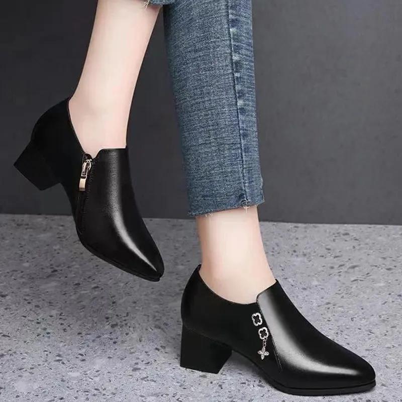 Autumn and Winter Women's Classic Pointed Toe Black PU Leather Lace Up Shoes Lady  Comfort  Boots