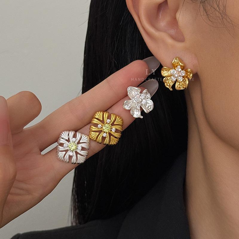 Vintage relief flower zircon pearl stud earrings three-dimensional texture court style commuting dinner light luxury temperament earrings