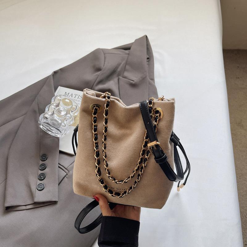 

2025 лето новая нишевая сумка-ведро на кулиске маленькая женская модная простая сумка-кроссбоди для通勤