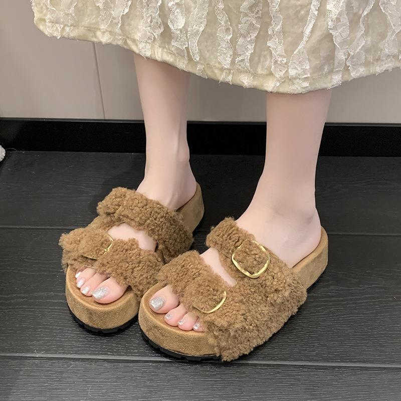 Muffin thick bottom one word fluffy slippers women wear 2025 autumn and winter new Internet celebrity fairy wind heightened plush half drag