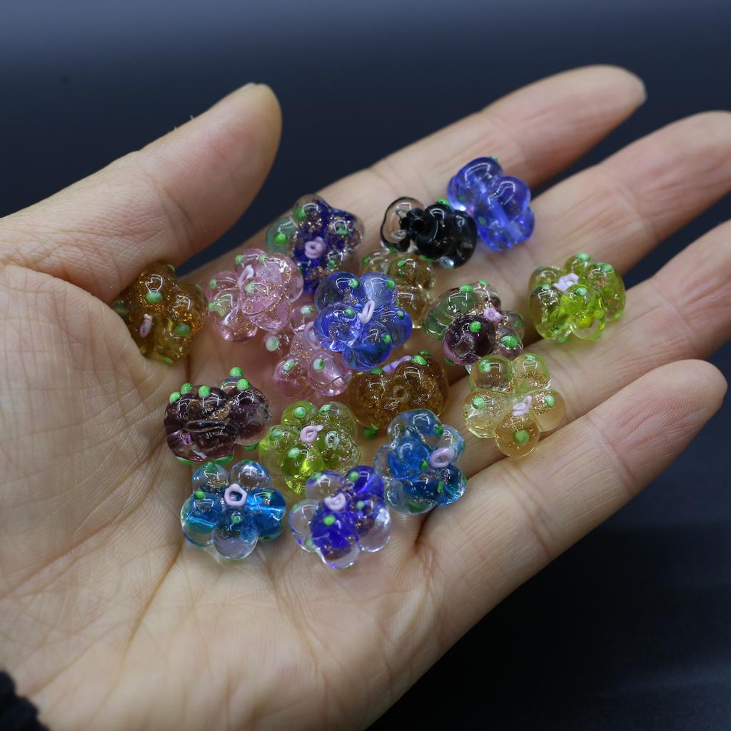 20 Stück DIY Charms Handgefertigte Lampwork Glasperlen Blütenförmige Isolationsperlen 15x15x10mm Für Schmuckherstellung DIY Anhänger Halskette Ohrringe Zubehör