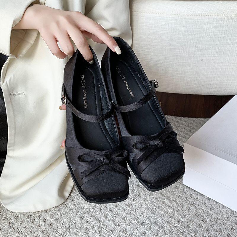 Single shoes 2025 autumn and winter new one-word strap with skirt fashionable and comfortable niche gentle evening breeze light mouth thick heel 