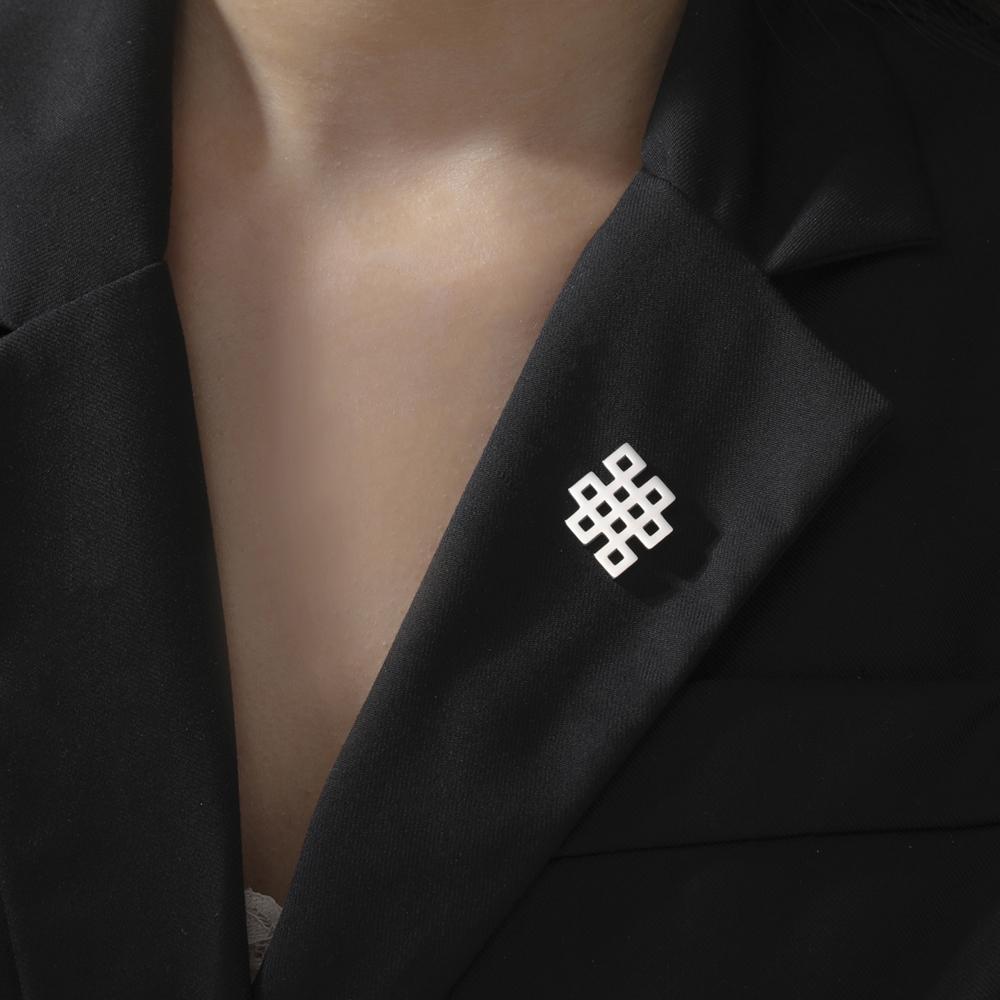 Dawapara Vintage Endless Knot Symbol Brooches Good Luck Chinese Knot Brooch Lapel Pin Stainless Steel Accessories