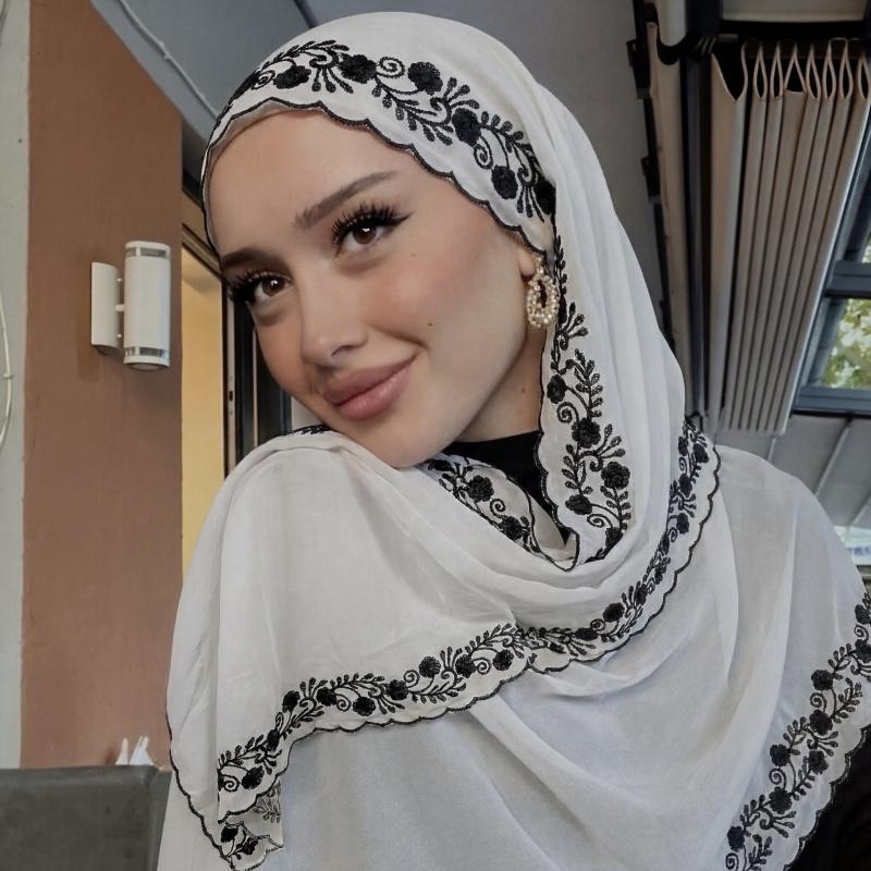 Elegancki Szyfonowy Szalik z Haftowanym Brzegiem Hijab Oddychająca Lekka Bandana Wszechstronny Muzułmański Nakrycie Głowy Na Letnie Wakacje