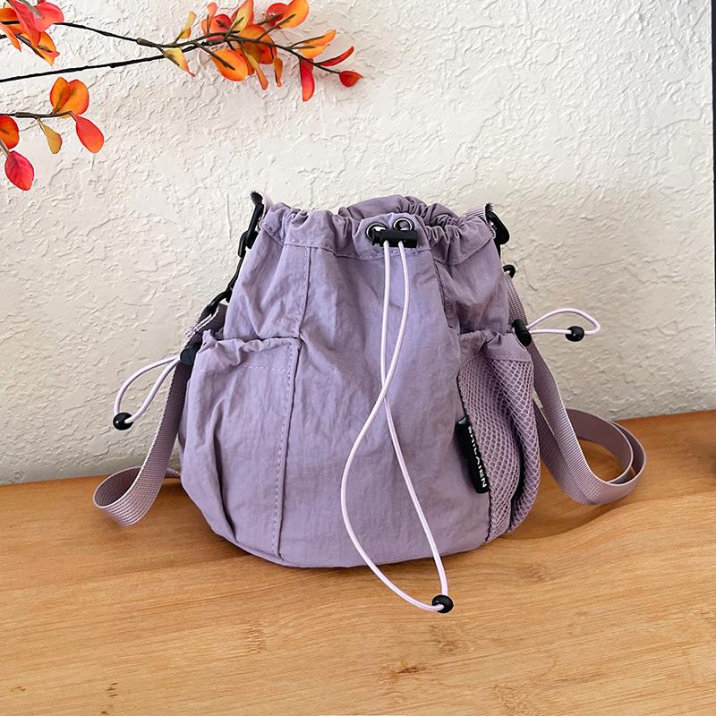 Nylon Casual Messenger Bag Female Fashion Drawstring Drawstring Saliva Bucket Bag Outing All-match Mobile Phone Bag