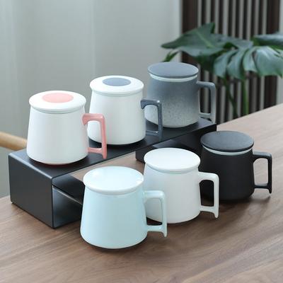 Keramikas sietiņš tējas krūze ar vāku un filtru Radoša porcelāna tējas tase Biroja ūdens atdalīšanas krūze Vienkārša mājas dzēriena dāvana