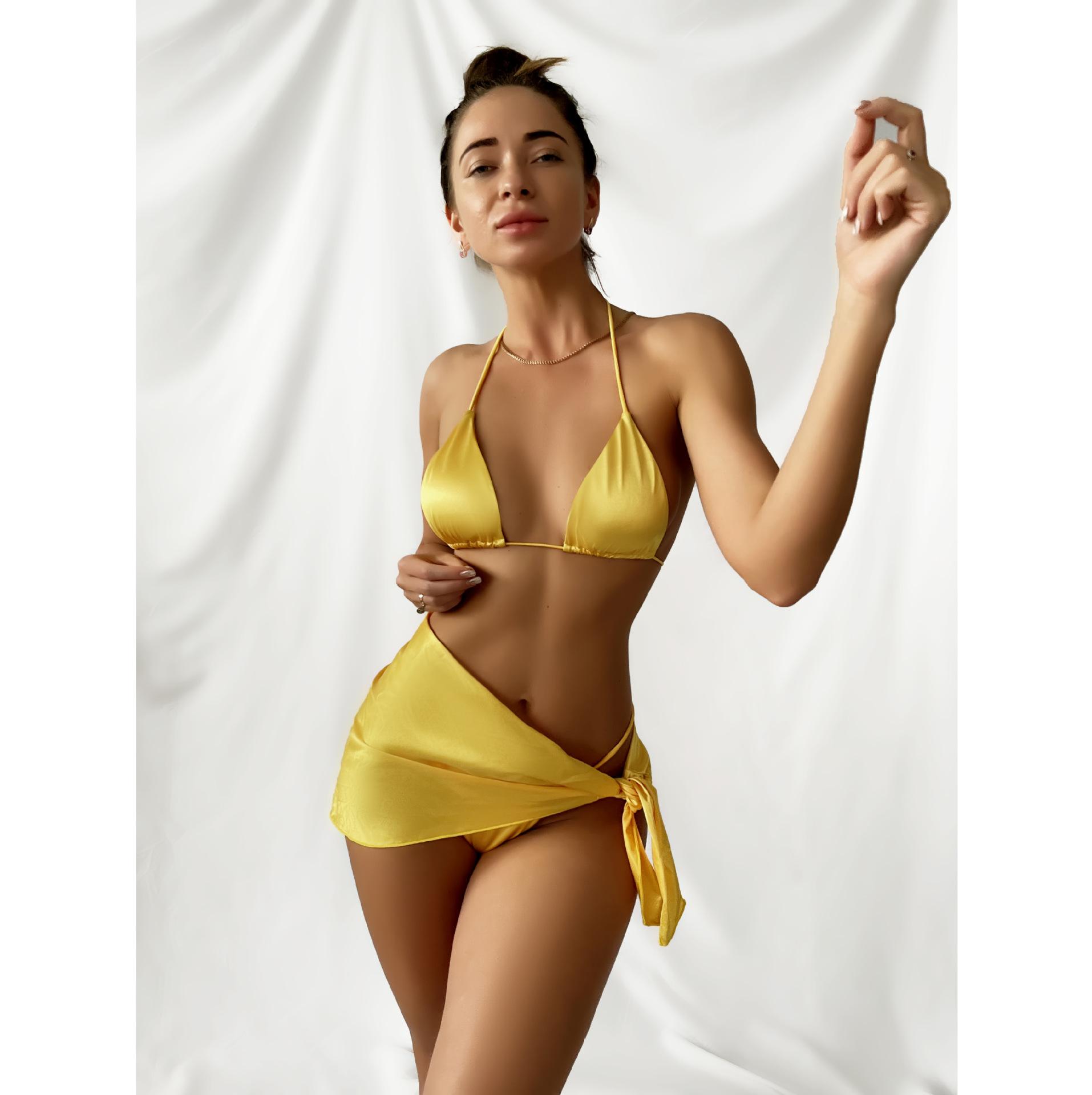 

Сексуальное бикини на шнуровке золотого женского купальника из трех частей