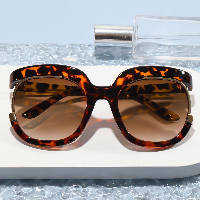 Personalized Color-Blocking Women's Fashion Sunglasses with UV Protection