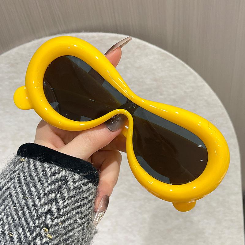 

New in Oval Sunglasses for Men Women Fashion Retro Brand Design Shades Eyewear Female Candy Color Goggle Sun Glasses