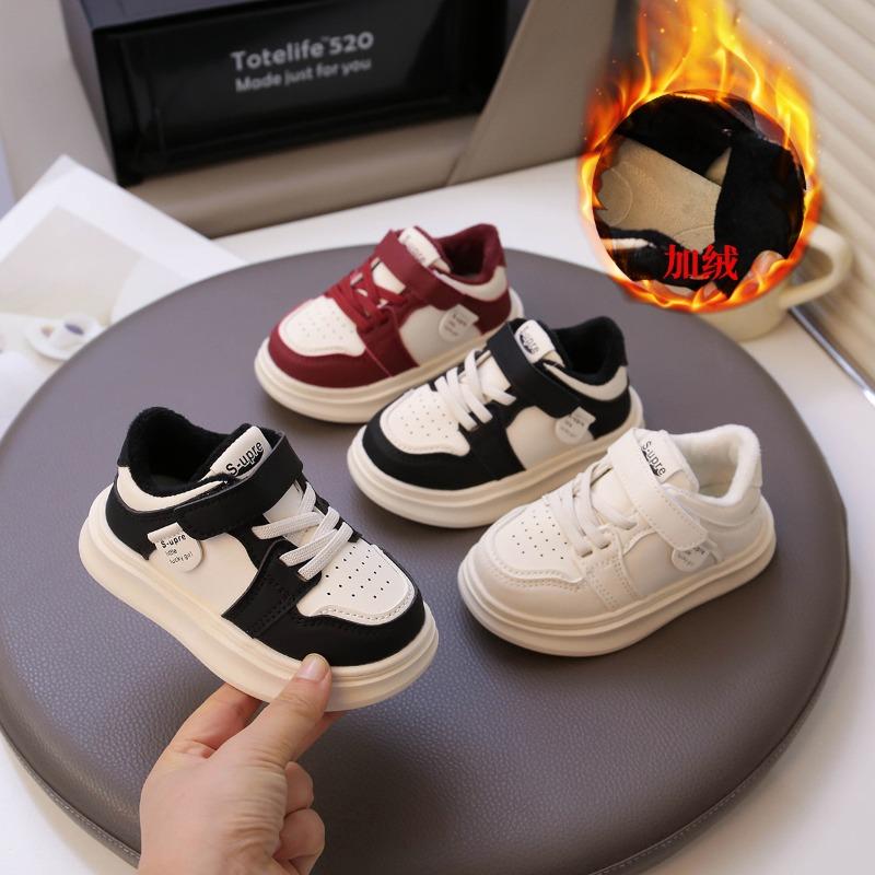 Autumn and winter baby sports shoes fleece warm new boys and girls board shoes two cotton warm versatile girls shoes