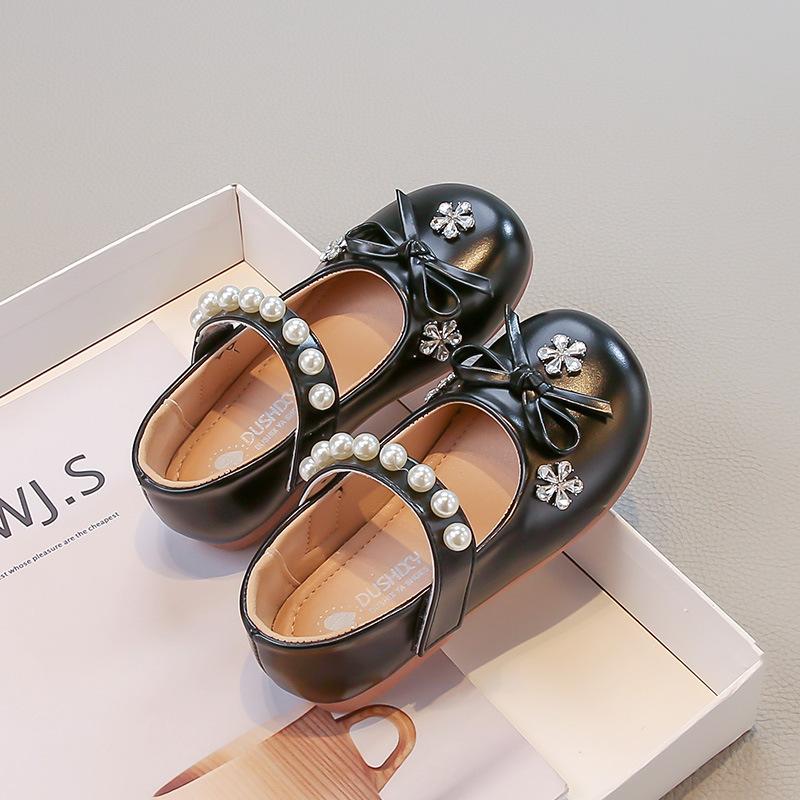 

Детские маленькие кожаные туфли 2025 весна и осень новые корейская версия туфли принцессы с бантом из стразов для девочек кожаные туфли на мягкой подошве 36 чёрный