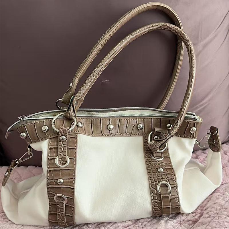 Женская ретро-сумка Y2k Харадзюку Модная пэчворк сумка через плечо Высококлассная нишевая женская сумка под мышку Заклепанная мотоциклетная сумка