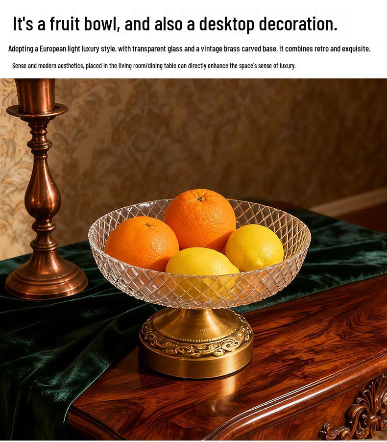 Europäische Glas-Obstschale mit hohem Fuß und Messingfuß - Luxuriöse Retro-Snackschale für das Wohnzimmer