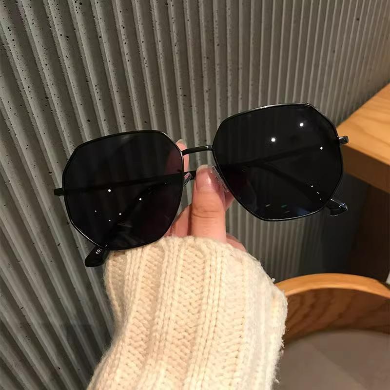 New Women's Metal Square Sunglasses Retro luxury feel Men Women Sun Glasses Outdoor leisure pography Glasses UV400
