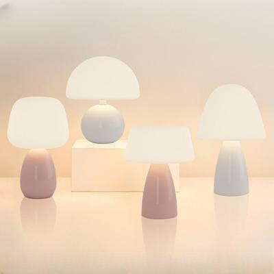 Candeeiro de mesa de cogumelo creme, bonito e simples, de cerâmica, proteção para os olhos, abajur de cabeceira, atmosfera acolhedora para quarto de menina, pequeno abajur noturno