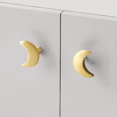 2er-Pack Mondförmige Schrankknöpfe Messing Türknöpfe Dekorative Kommode Schrankgriffe Zuggriffe Schrank Kleiderschrank Möbelbeschläge für Zuhause Küche