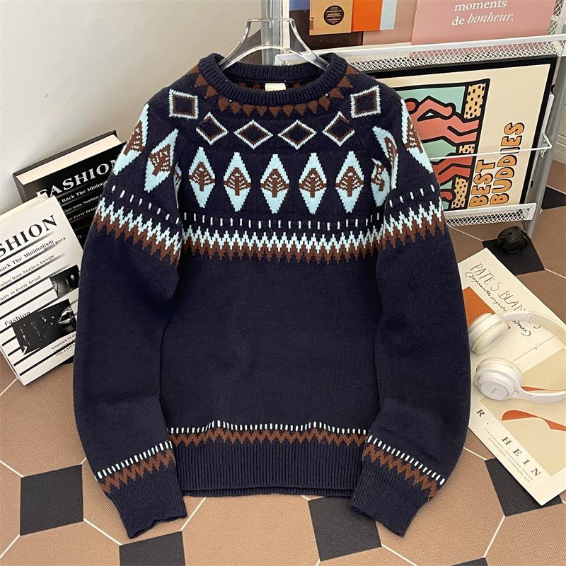 Nordic Faroe Islands Red Wool Sweater for Men & Women - Trendy Autumn/Winter Knitwear & Christmas Couple Style