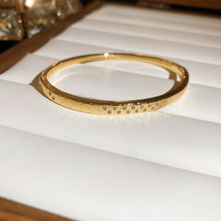 Fashionable 18k Gold Plated Zircon Bracelet With Retro Style For Casual Wear And Gift