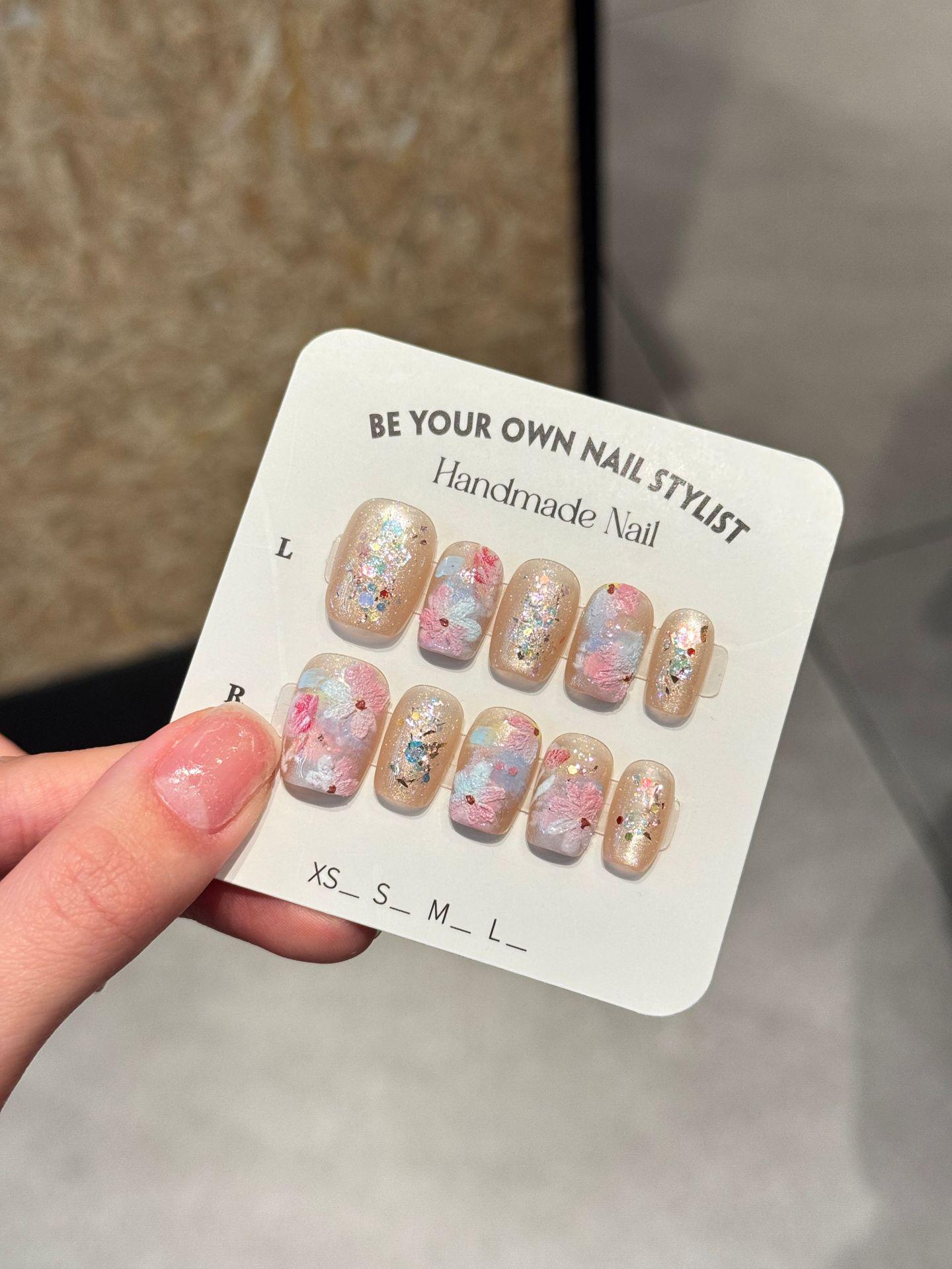 

Расписанный вручную цветочный нейл-арт: Короткий стиль Отбеливающий бутик - Полностью ручная работа Medium M