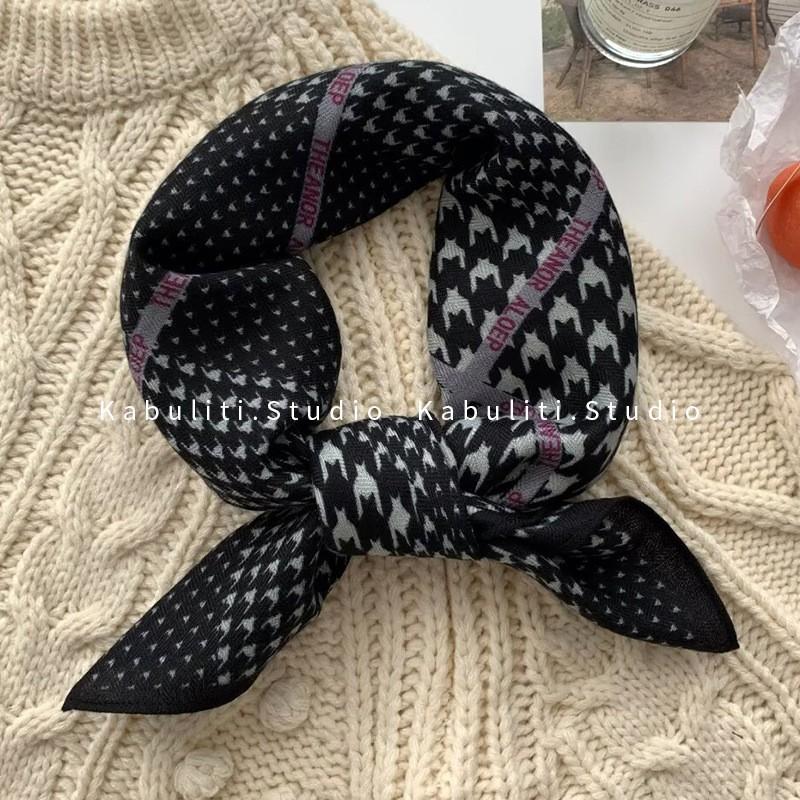 70x70cm Lightweight Square Scarf Women Vintage Black Floral Print Silk-Feel Neck Wrap UV Protection Stylish Accessory