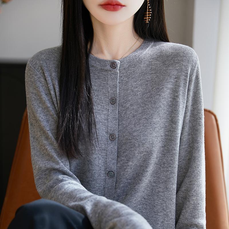 Dámský lehký kardigan z 50% vlny a 50% morušového hedvábí - všestranný úplet na 4 sezóny pro celoroční pohodlí a styl