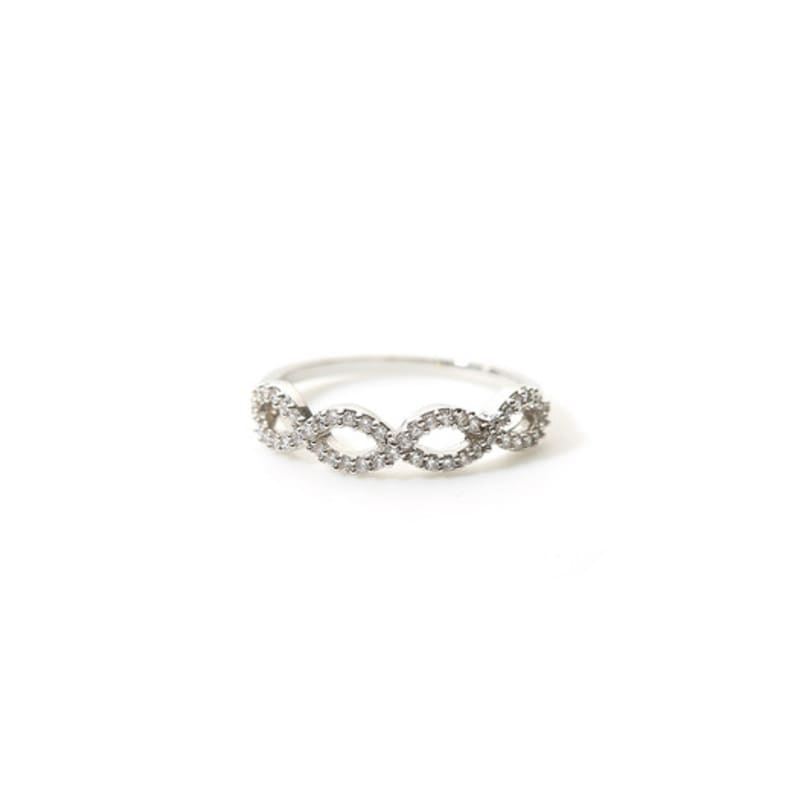 ENCLAIR HALF TWIST RING