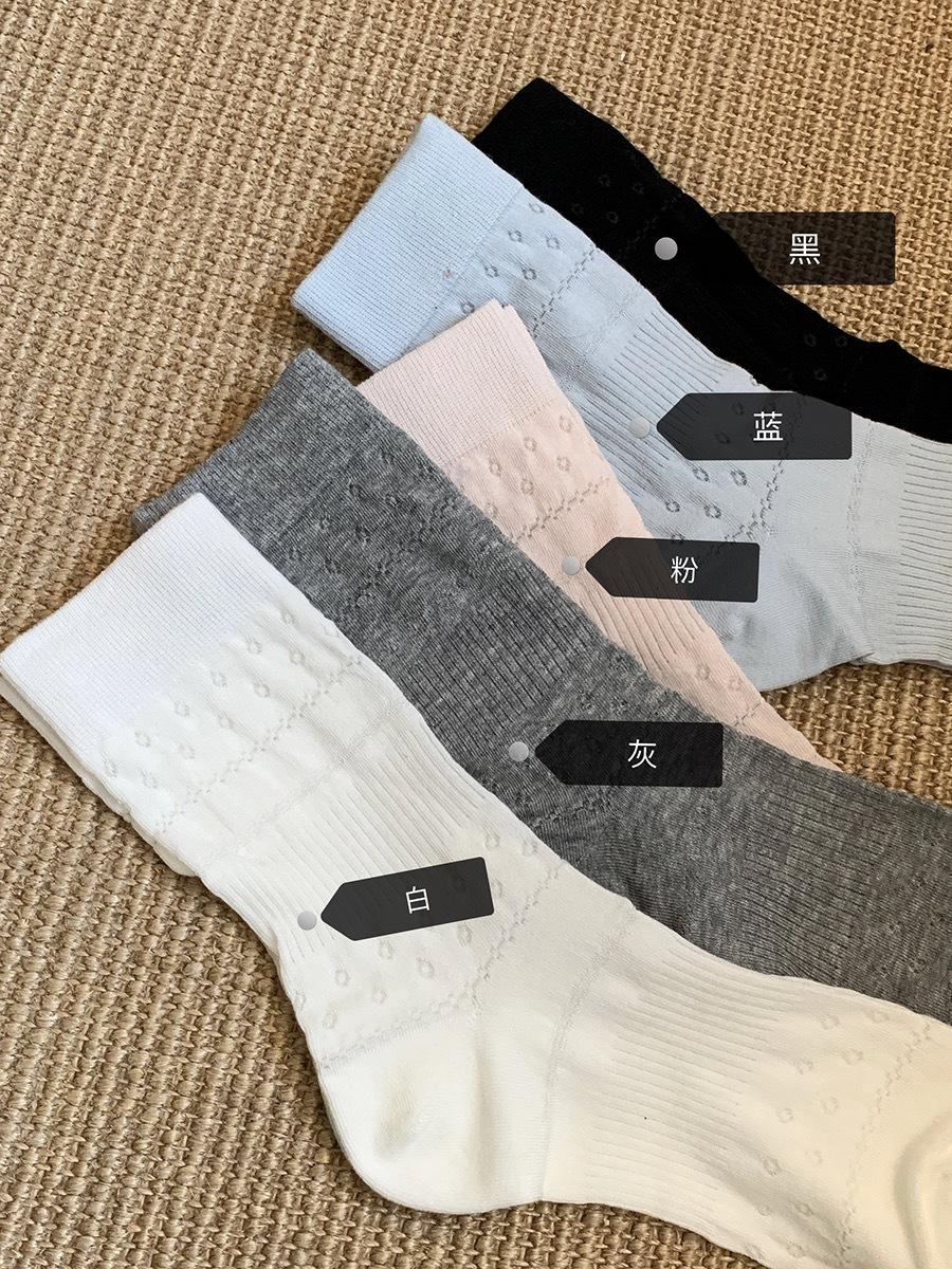 

Sweet Socks Korean Cream Hollow Flower Medium Tube Socks Thin Solid Color Breathable Boneless Stacking Socks One size fits all чорний