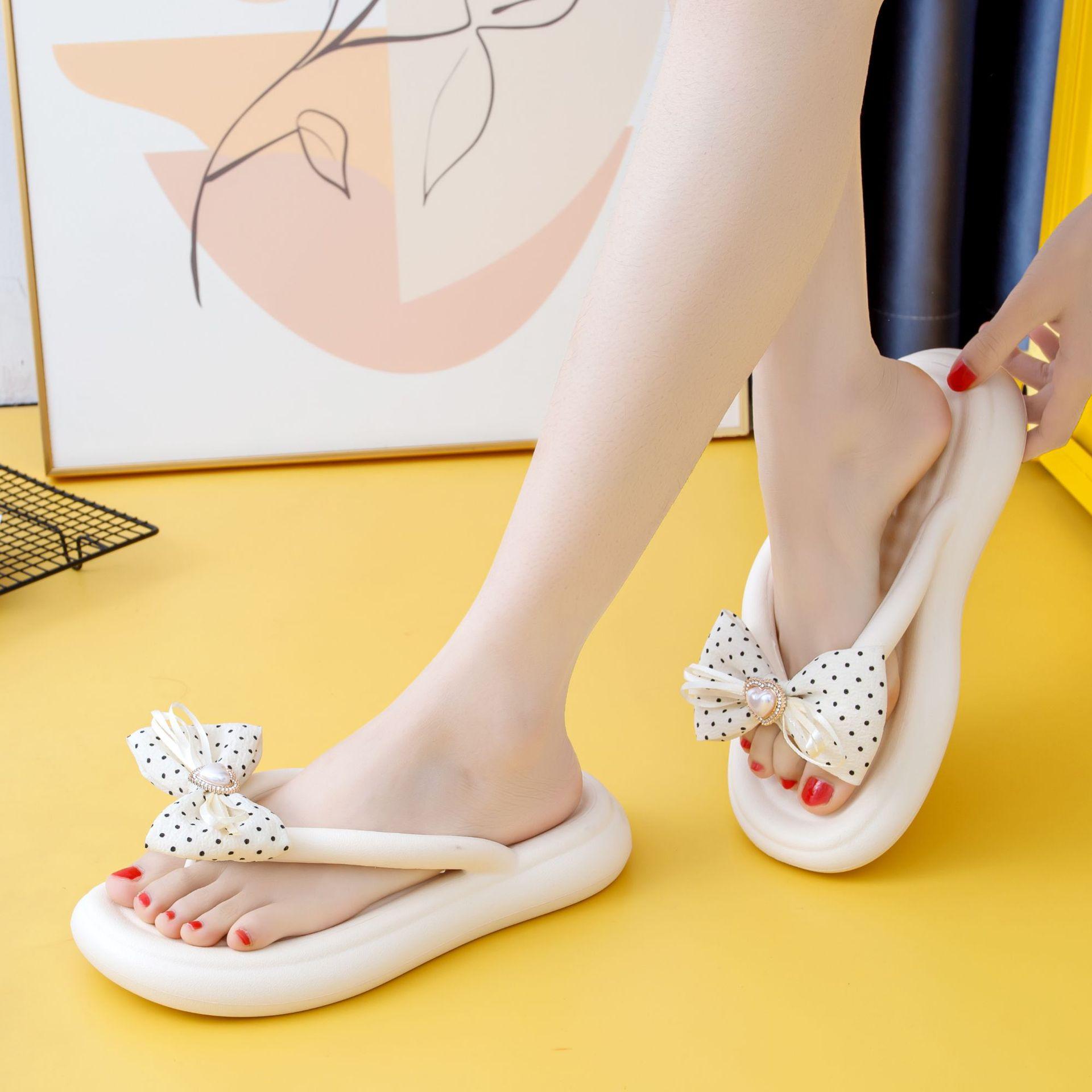 

Женские летние шлепанцы на толстой подошве, женские тапочки 2024 года, новые летние модные нескользящие пляжные сандалии с противоскользящим покрытием, тапочки 40-41