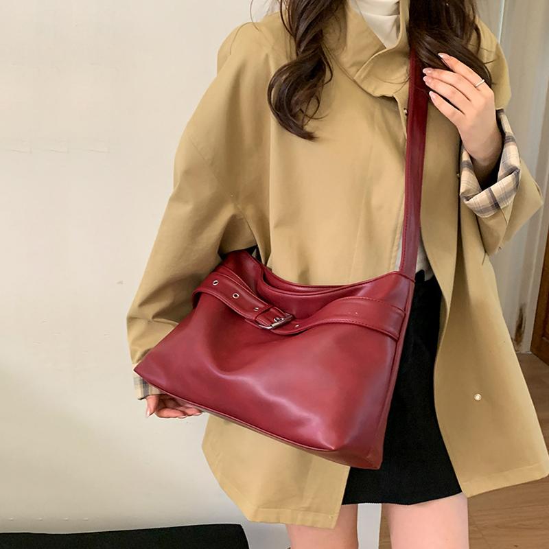 Korean Version Women'S Shoulder Bag Fashion Casual Large Capacity Tote Bag Autumn Winter Brown Crossbody Bag Black Handbag KTB