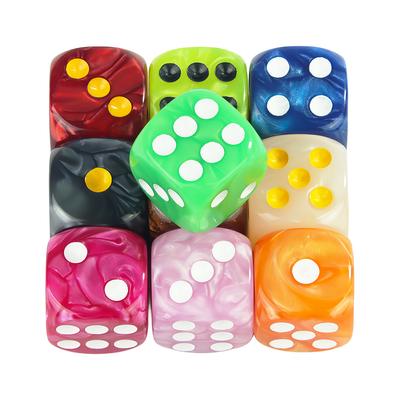 10 szt. 6-ściennych kostek do gry 16 mm marmur akryl zestaw kostek D6 do DND, RPG, gry planszowej lub nauczania matematyki