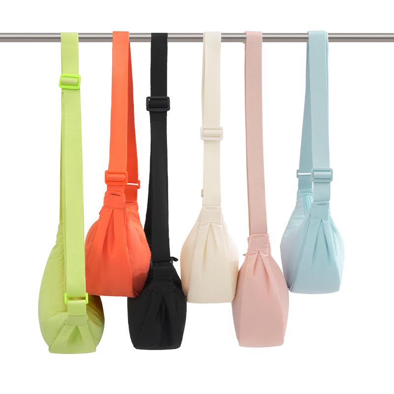New Simple and Casual Solid Color Nylon Large Capacity Men Women's Dumpling Bag Shoulder Bag for Travel and Commuting Unisex Hobo Bags