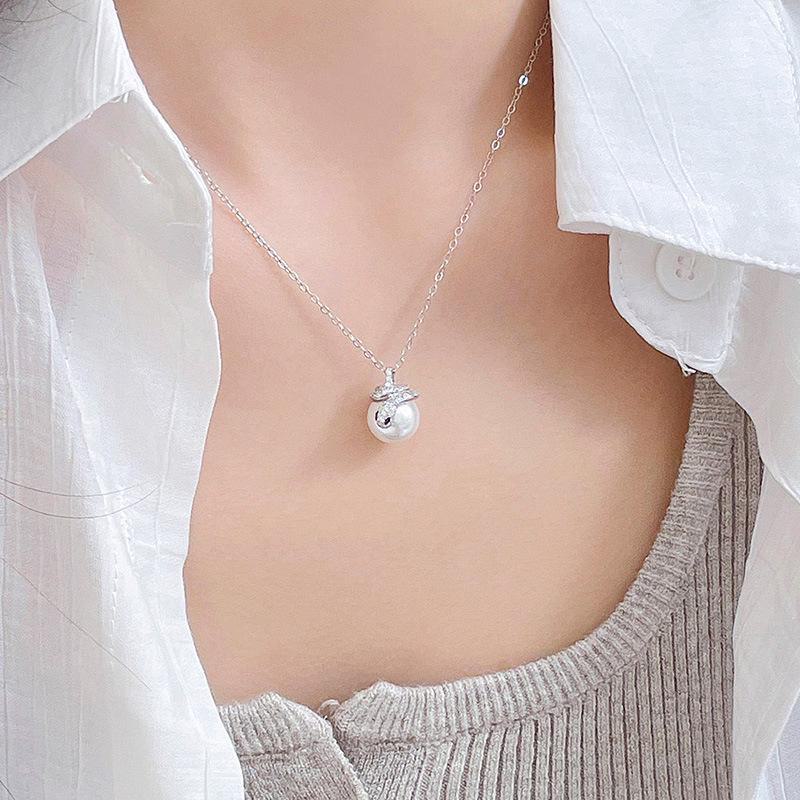 Banyan Tree S925 Silver Snake Pearl Necklace: Women's Zodiac Gift Clavicle Chain Fashion Accessory.