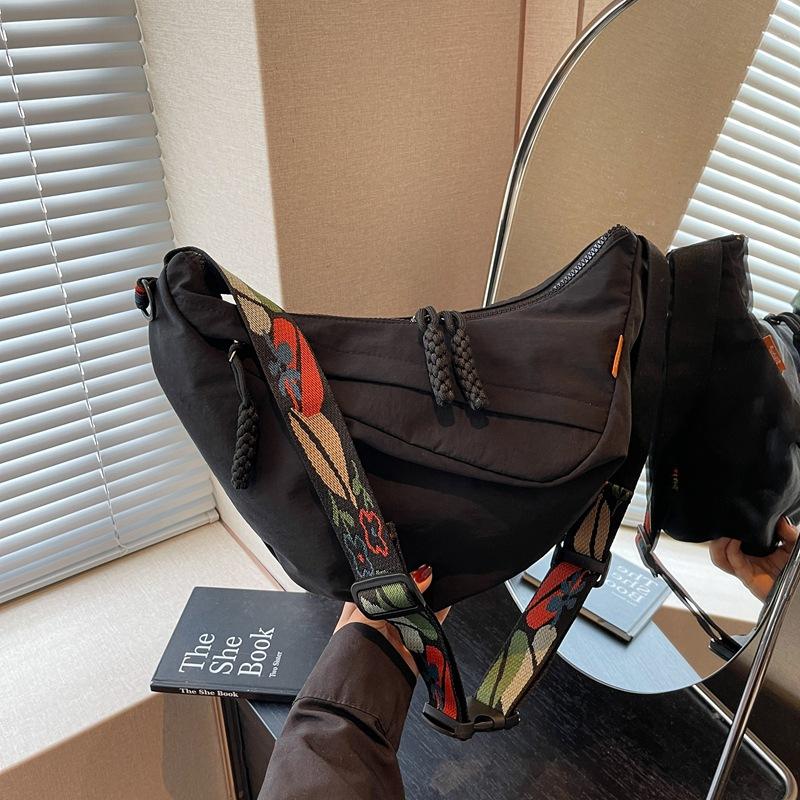 Casual, simple, western, fashionable, large-capacity bag, 2025 summer new personalized women's one-shoulder crossbody bag