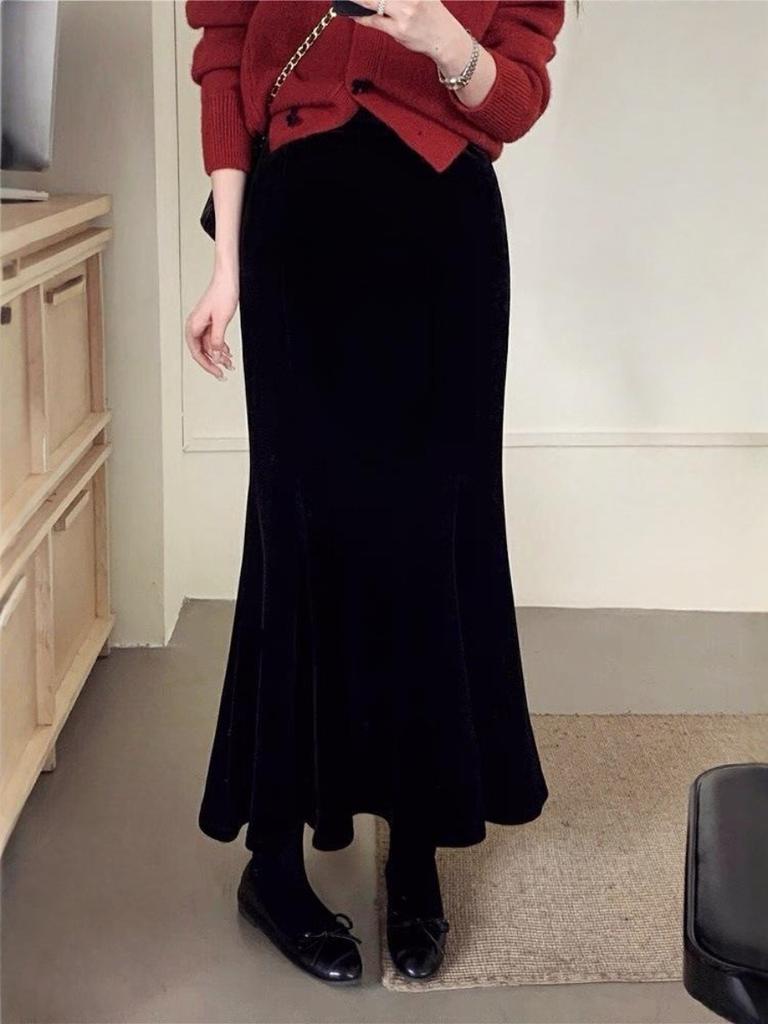 High-waisted velvet mermaid skirt women's 2025 autumn and winter new style slimming mid-length A-line dress.