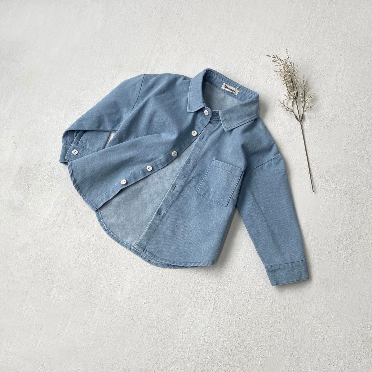 

Детская осенняя джинсовая рубашка-куртка с длинным рукавом и карманами 120 cm светло-синий