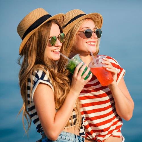 Eupako 9 oz. Plastic Cups with Lids, 100-Pack Disposable Clear Cups with Lids, for Cold Drinks, Parfaits, and Smoothies