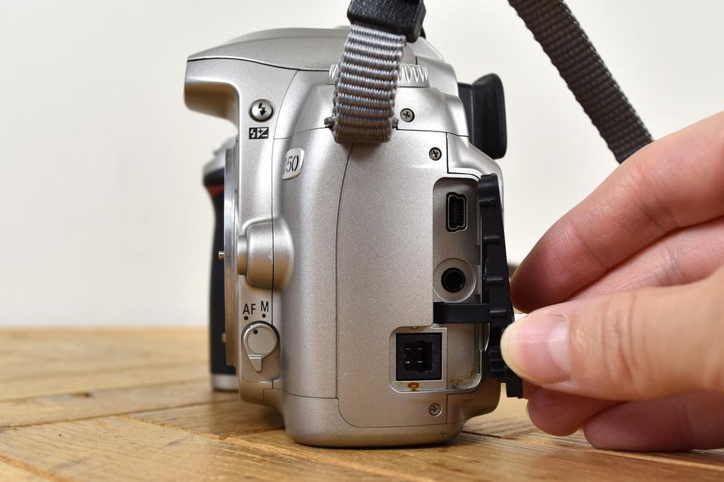 Nikon D50 6.1 MP Digital SLR Camera Body Only Silver Tested