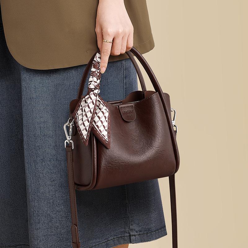 Bucket bag women's new women's bag autumn and winter fashion versatile single shoulder handbag high-end messenger