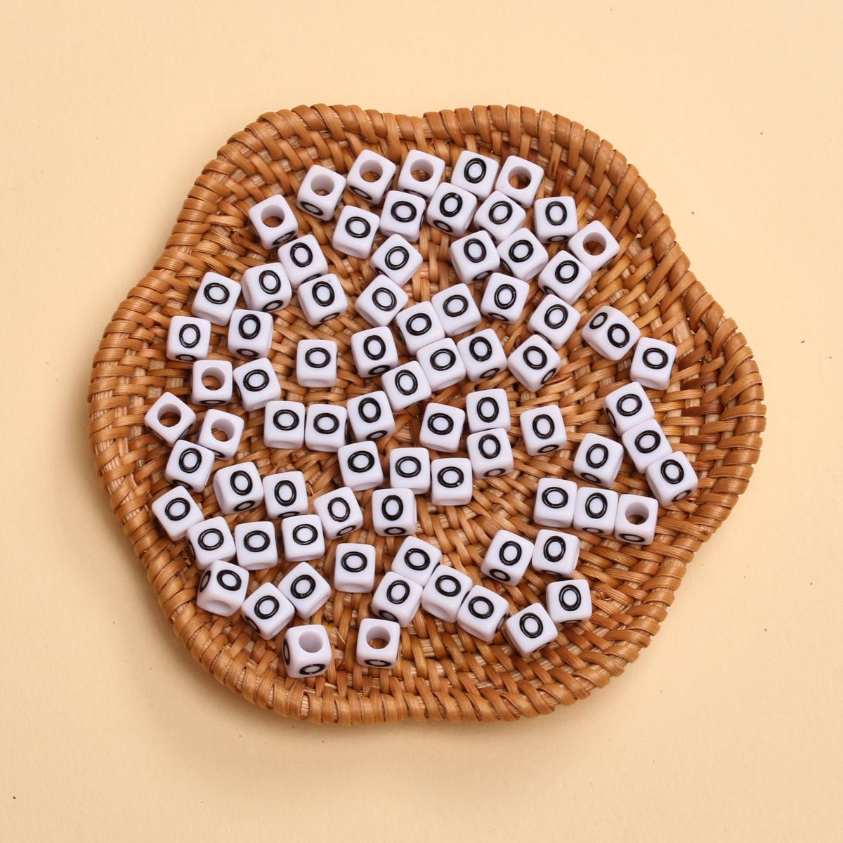 

100 шт. бусины с буквами, акриловые бусины-кубы, цветные бусины с буквами и макропористые бусины используются для изготовления ювелирных изделий, ожерелья, браслетов своими руками (5.5mm) O