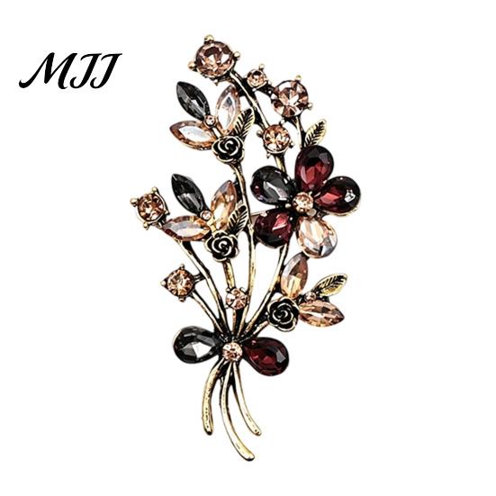 Wreath Lapel Pin Vintage Flower Brooch Pin, Floral with Colorful Daily Wear Jewelry Rhinestones, Accessory for Clothing Dress Coat Bags Scarves